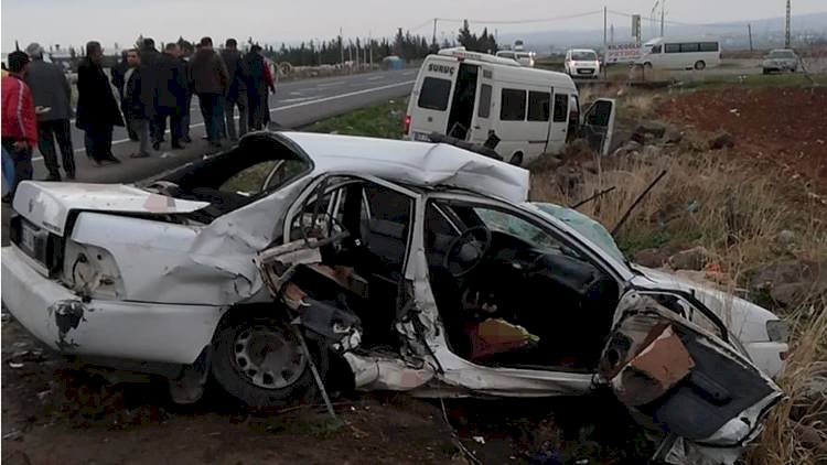 Şanlıurfa'da Yolcu Minibüsü İle Otomobil Çarpıştı 2 Kişi Öldü 10 Kişi Yaralandı