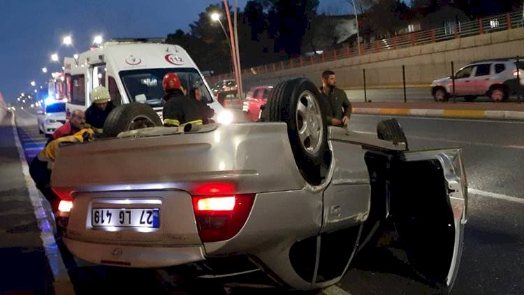 Şanlıurfa'da Trafik Kazası / Devrilen Otomobildeki 1 Kişi Yaralandı