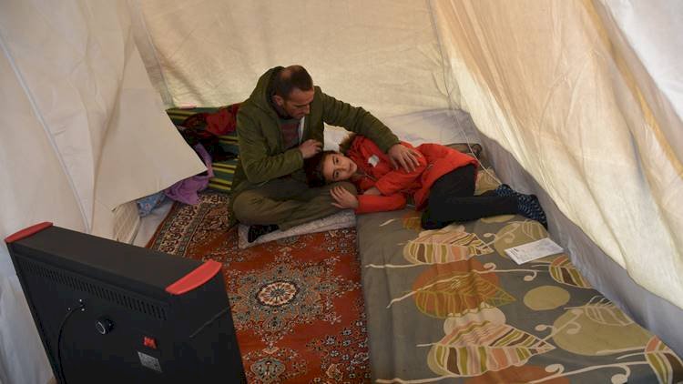 Depremzedeler -15 Soğukta Geceyi Çadırda Geçirdi