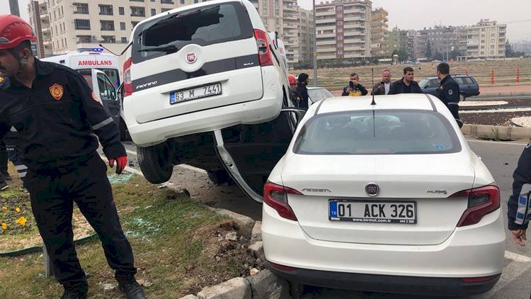 Şanlıurfa'da Kaza Yapan İki Otomobildeki 6 Kişi Yaralandı
