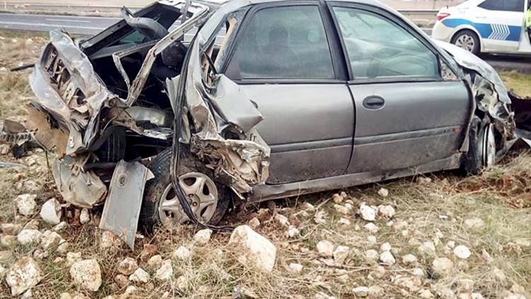 Viranşehir Yolunda Lastiği Patlayan Otomobil Devrildi 5 Yaralı
