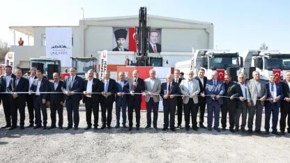 Şanlıurfa Büyükşehir Belediyesi 93 yeni aracı filosuna kattı
