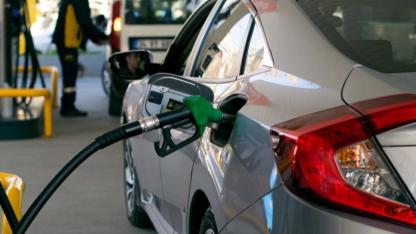 Akaryakıt fiyatları yarın değişecek: Benzine indirim geliyor