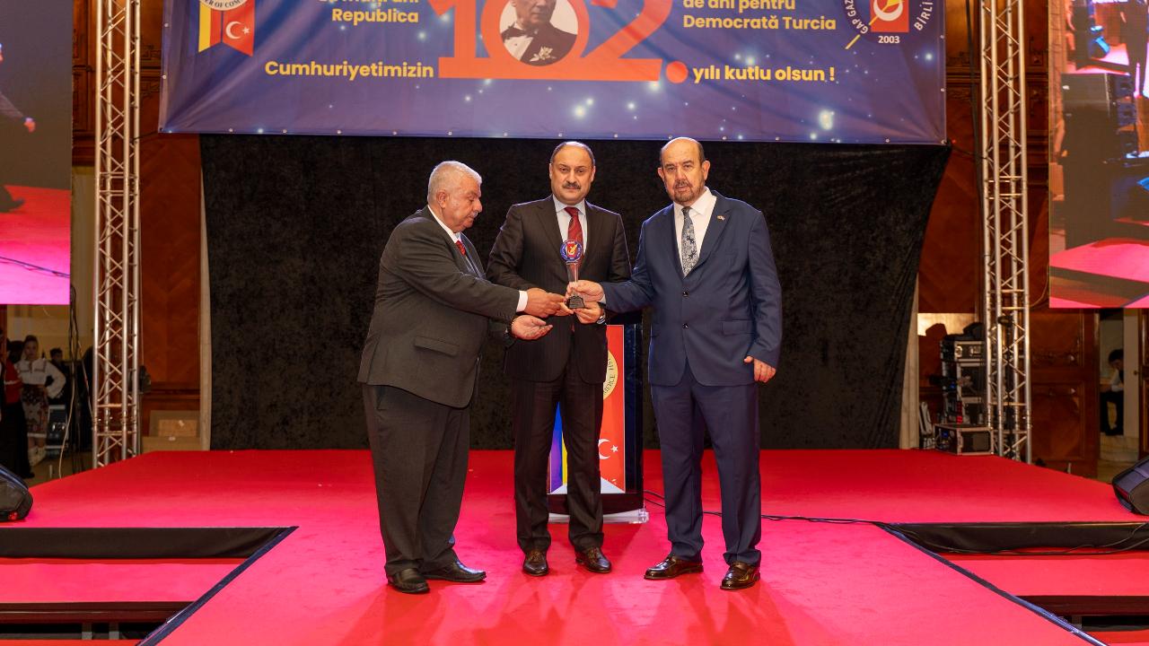 Başkan Gülpınar’a Yılın en başarılı belediye başkanı ödülü