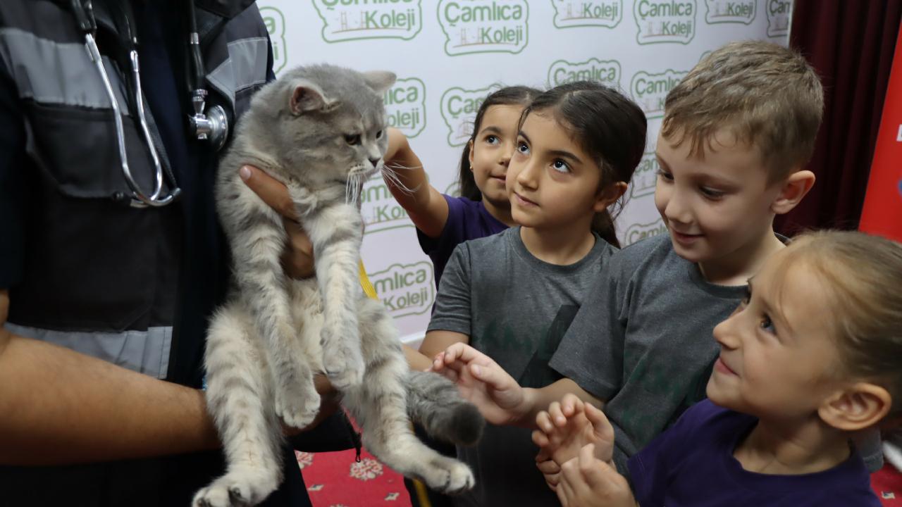 Büyükşehir Belediyesi, miniklere hayvan sevgisini aşıladı