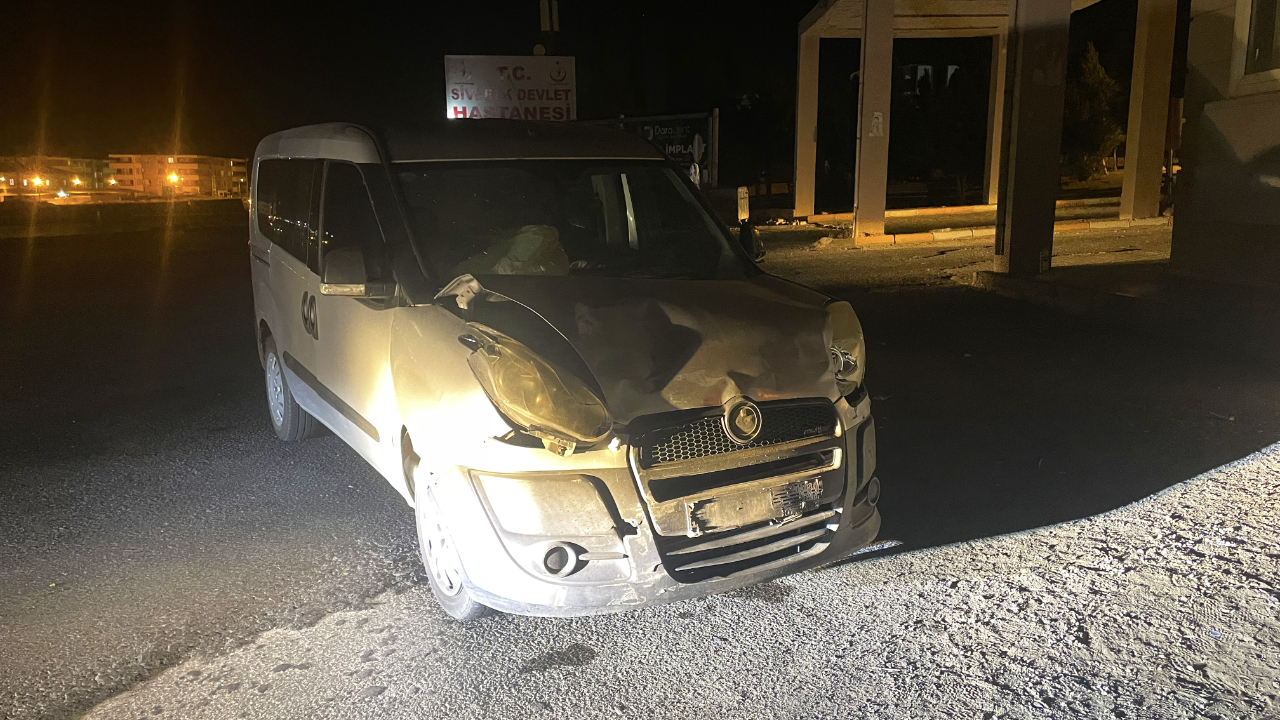 Şanlıurfa'da hafif ticari araç ile otomobil çarpıştı