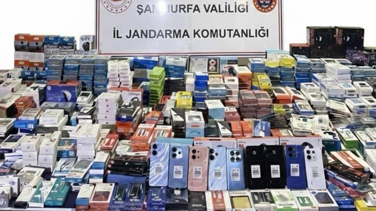 Şanlıurfa’da kaçak elektronik eşya ve sigara ele geçirildi