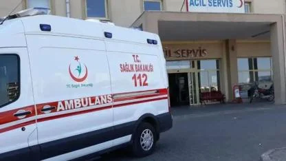 Şanlıurfa'da okul servisi elektrik direğine çarptı: 4 yaralı
