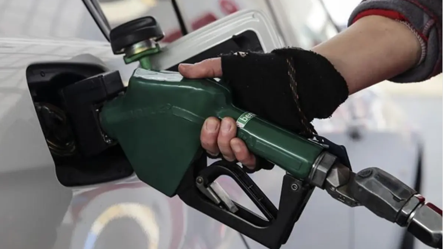 Akaryakıta bir zam daha