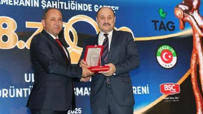 Başkan Gülpınar’a Yılın en şeffaf belediye başkanı ödülü