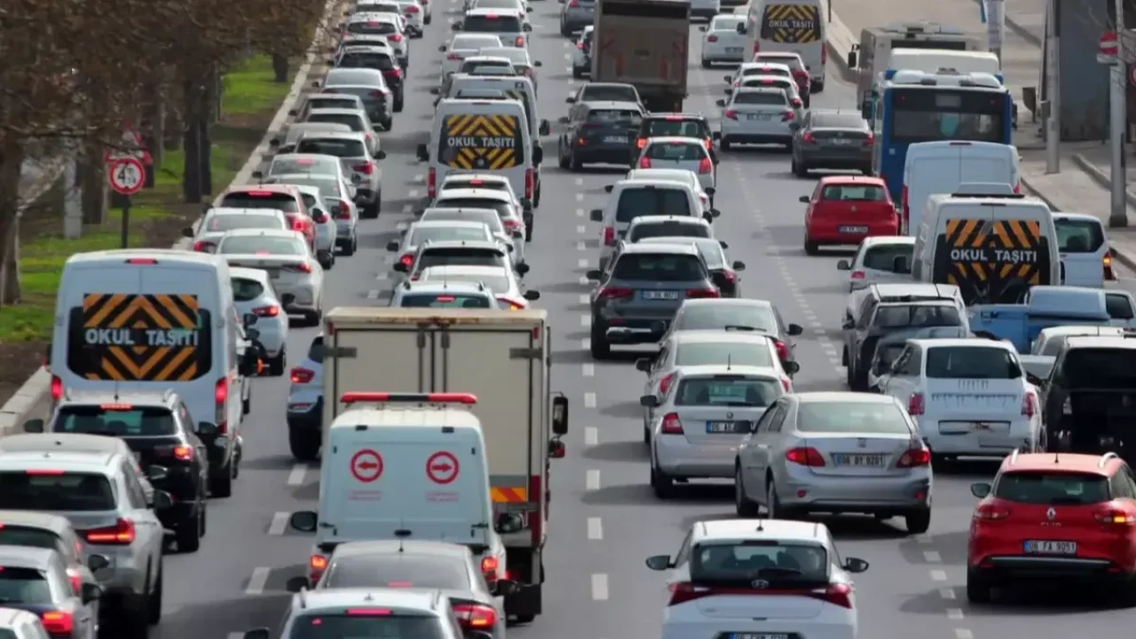 Bu gece benzine 1 lira 30 kuruş zam geliyor