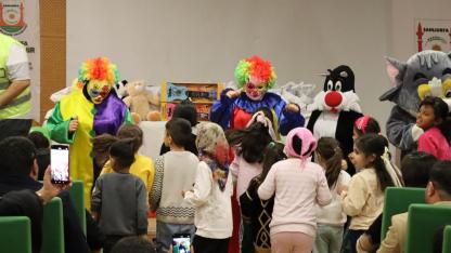 Büyükşehir belediyesi, lösemili minik hastaları sevindirdi