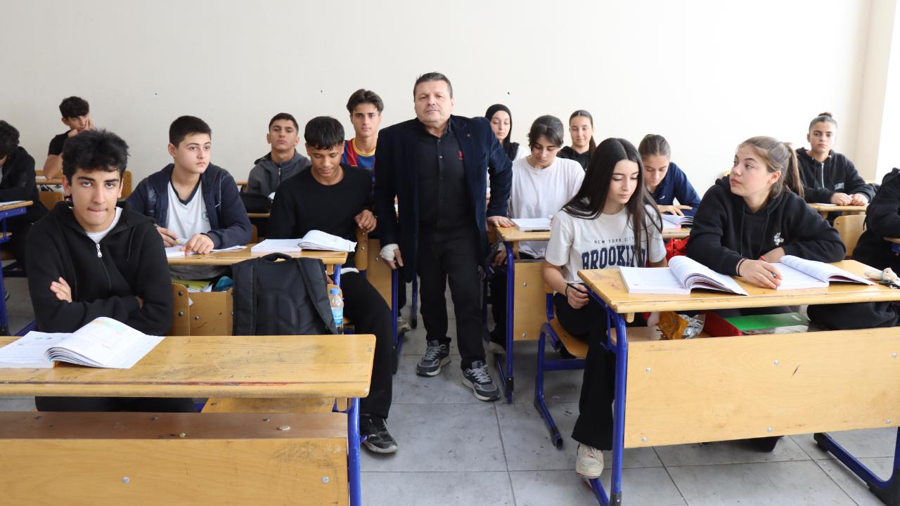 Engelleri aşan öğretmen: 4 kitapla örnek oluyor