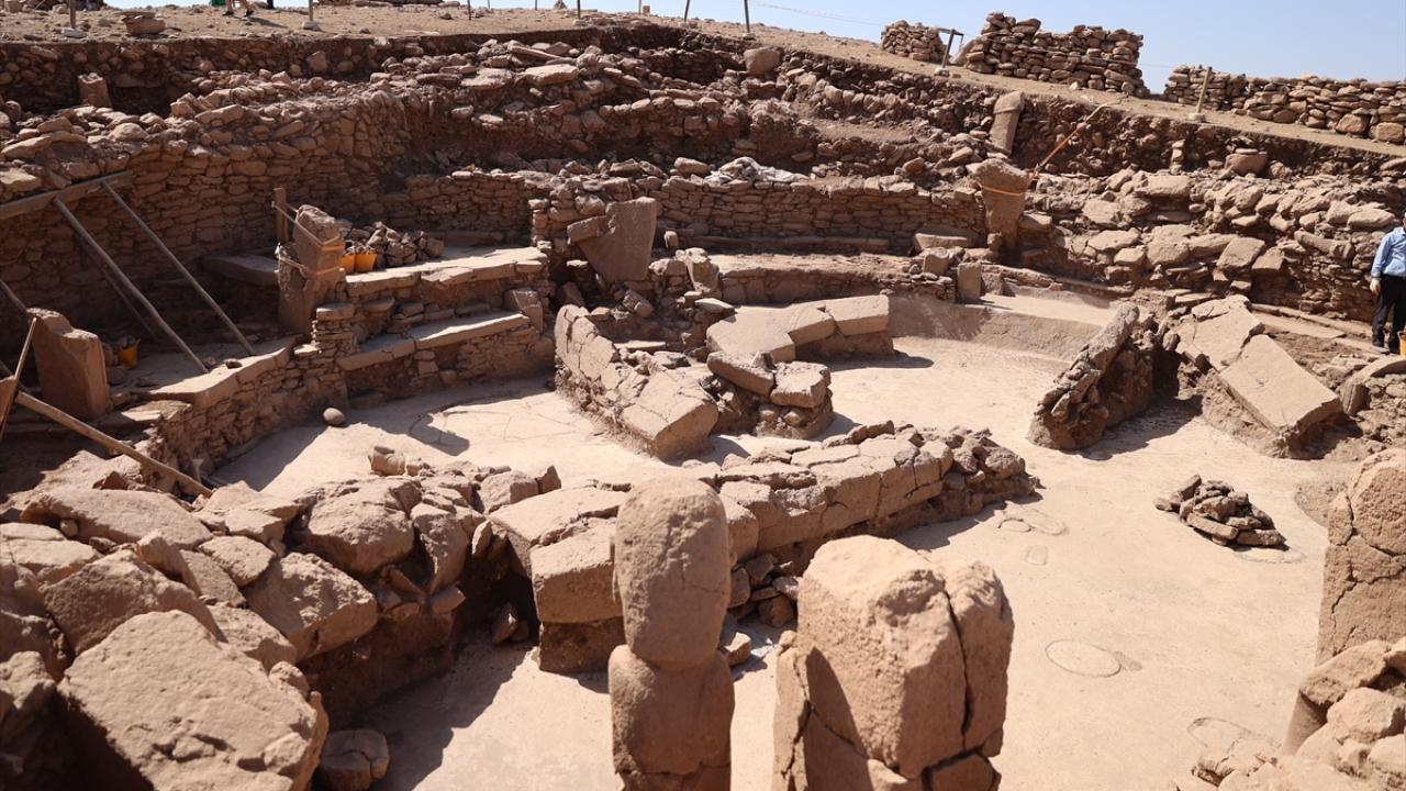 Karahantepe’de amfi tiyatro benzeri neolitik yapı ortaya çıktı