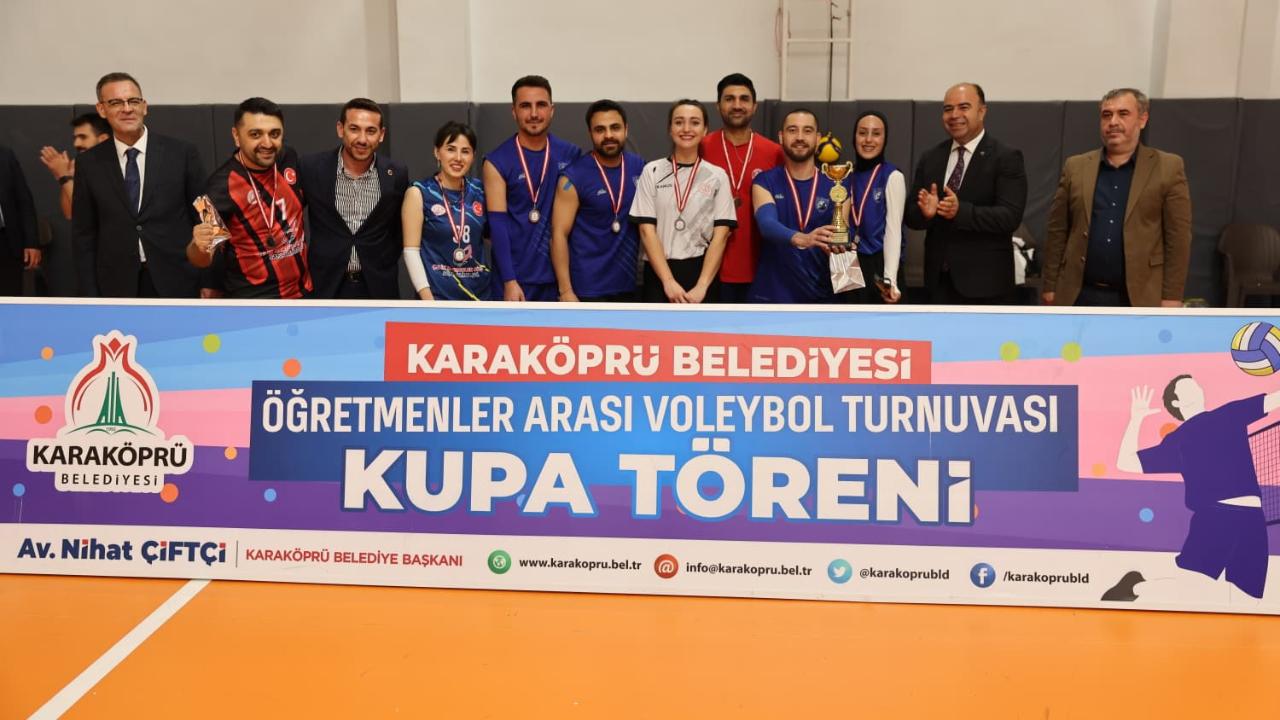 Karaköprü’de öğretmenler voleybol turnuvası tamamlandı