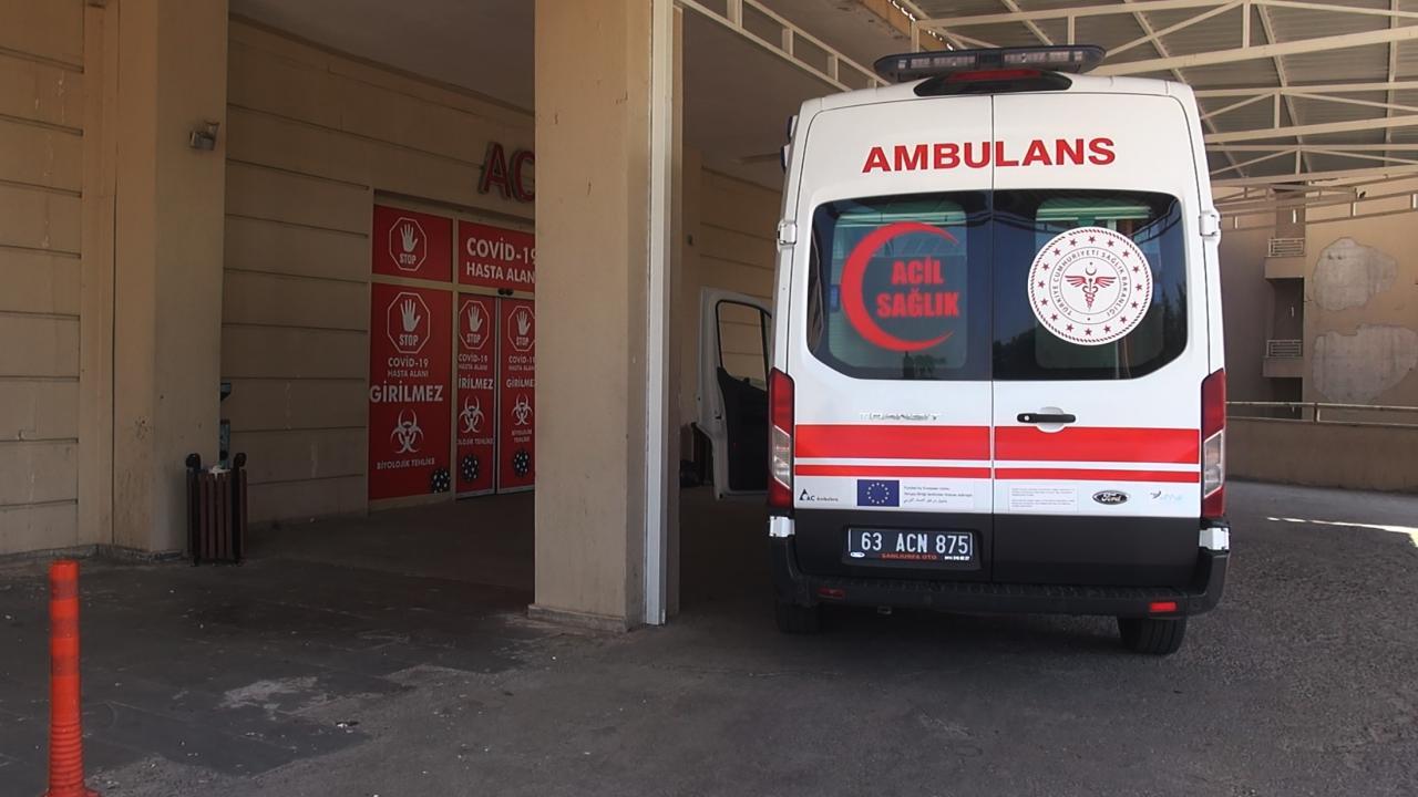 Şanlıurfa’da kontrolden çıkan araç refüje çarptı: 3 yaralı