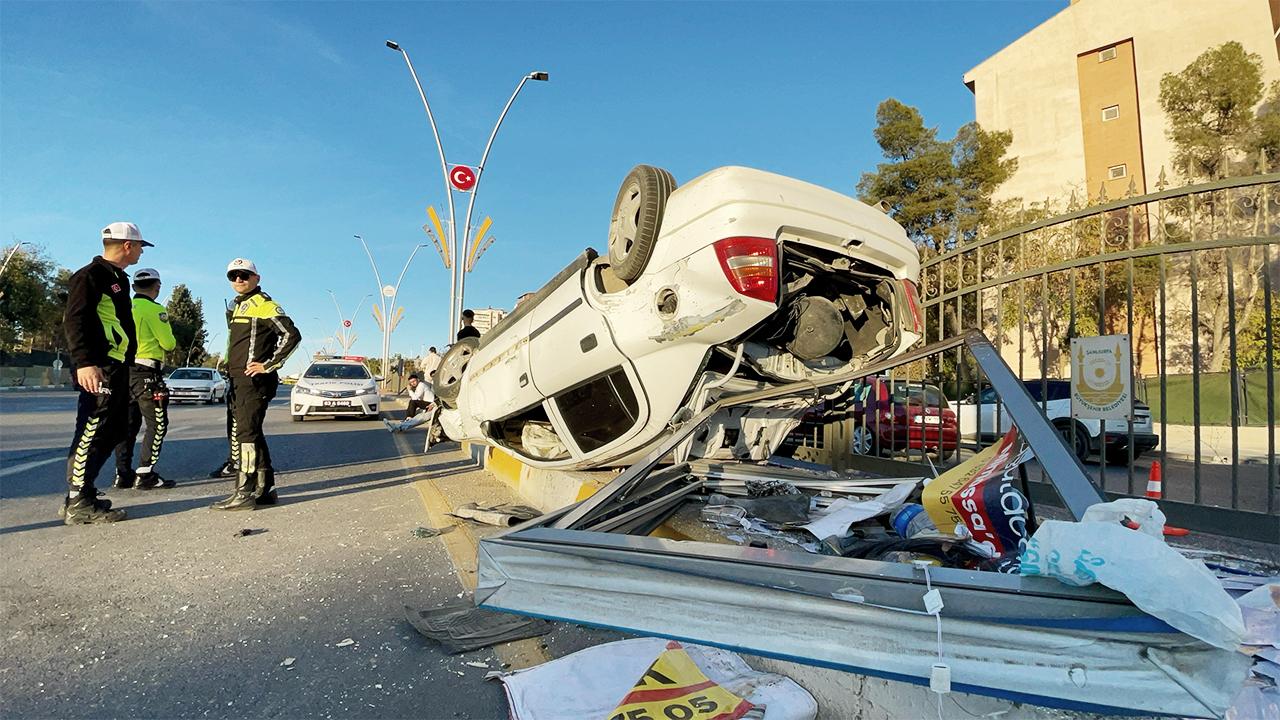 Şanlıurfa&#039;da otomobil devrildi: 5 yaralı