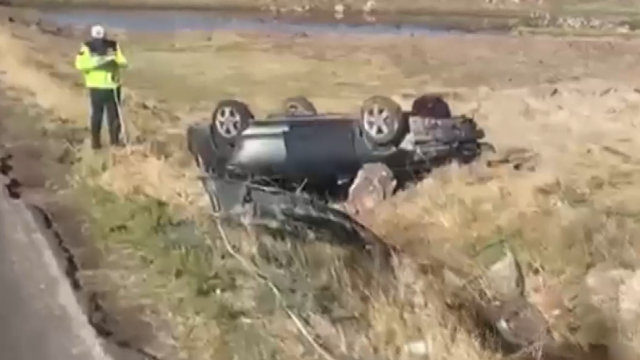 Şanlıurfa&#039;da otomobil şarampole devrildi: 4 yaralı