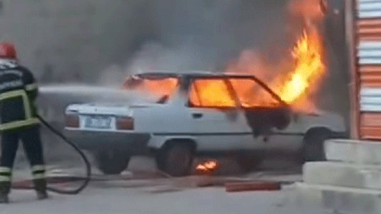 Şanlıurfa’da park halindeki araç alev aldı