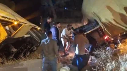 Şanlıurfa’da tır ile otomobil çarpıştı: 4 yaralı