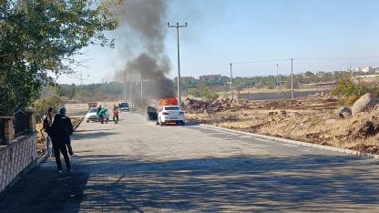 Şanlıurfa'da yanan otomobil kullanılamaz hale geldi