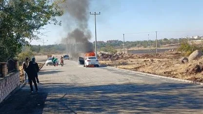 Şanlıurfa'da yanan otomobil kullanılamaz hale geldi