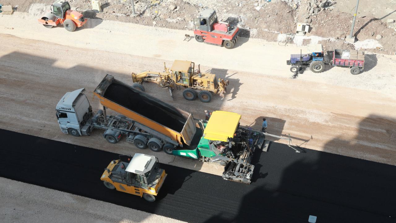 Siverek çevre yolunda asfaltlama çalışmaları sürüyor