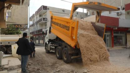 Viranşehir'de 2 mahallede asfalt hazırlık çalışması sürüyor