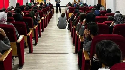 Yeşilay'dan Şanlıurfa'da Teknoloji Bağımlılığı semineri