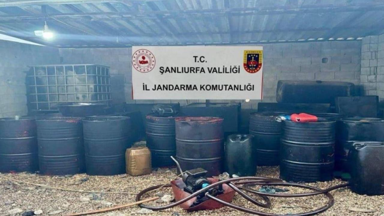 Akçakale'de yüzlerce litre kaçak akaryakıt ele geçirildi