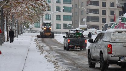 Başkan Çiftçi, karla mücadele çalışmalarını yerinde denetledi