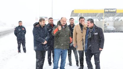 Başkan Gülpınar, karla mücadele çalışmalarını yerinde yönetti