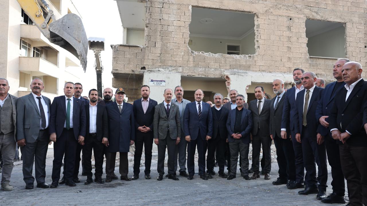 Büyükşehir, Hızmalı ve Atatürk mahallelerinde yeşil dönüşümü başlattı