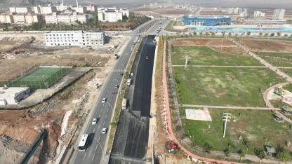 Büyükşehir, kentte yol yapım çalışmalarını sürdürüyor