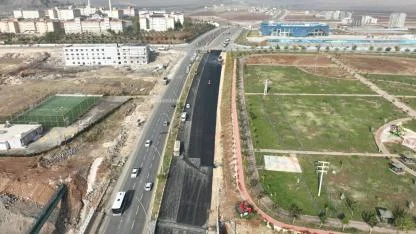 Büyükşehir, kentte yol yapım çalışmalarını sürdürüyor