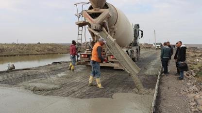 Büyükşehir, Siverek’te beton yol çalışmalarını sürdürüyor