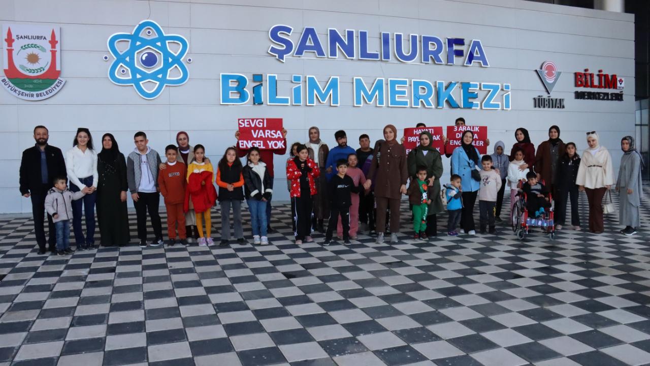 Engelli bireyler bilim merkezinde buluştu