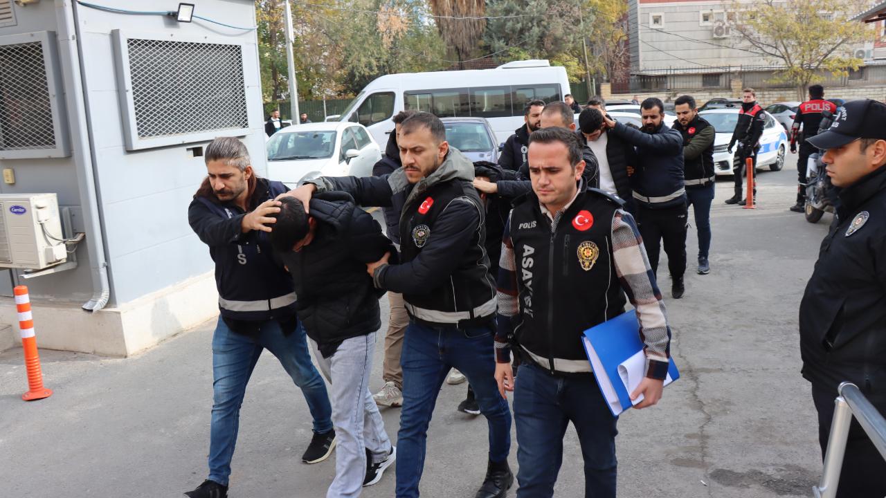 Şanlıurfa&#039;da 2 kişinin yaralandığı silahlı saldırılarla ilgili 2 zanlı tutuklandı