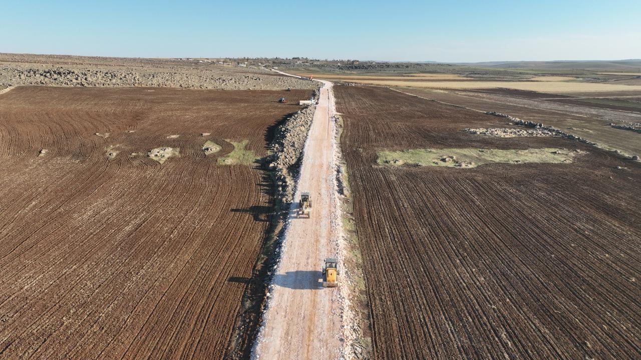 Şanlıurfa’da 3 ilçeyi bağlayan grup yolu beton yol oluyor