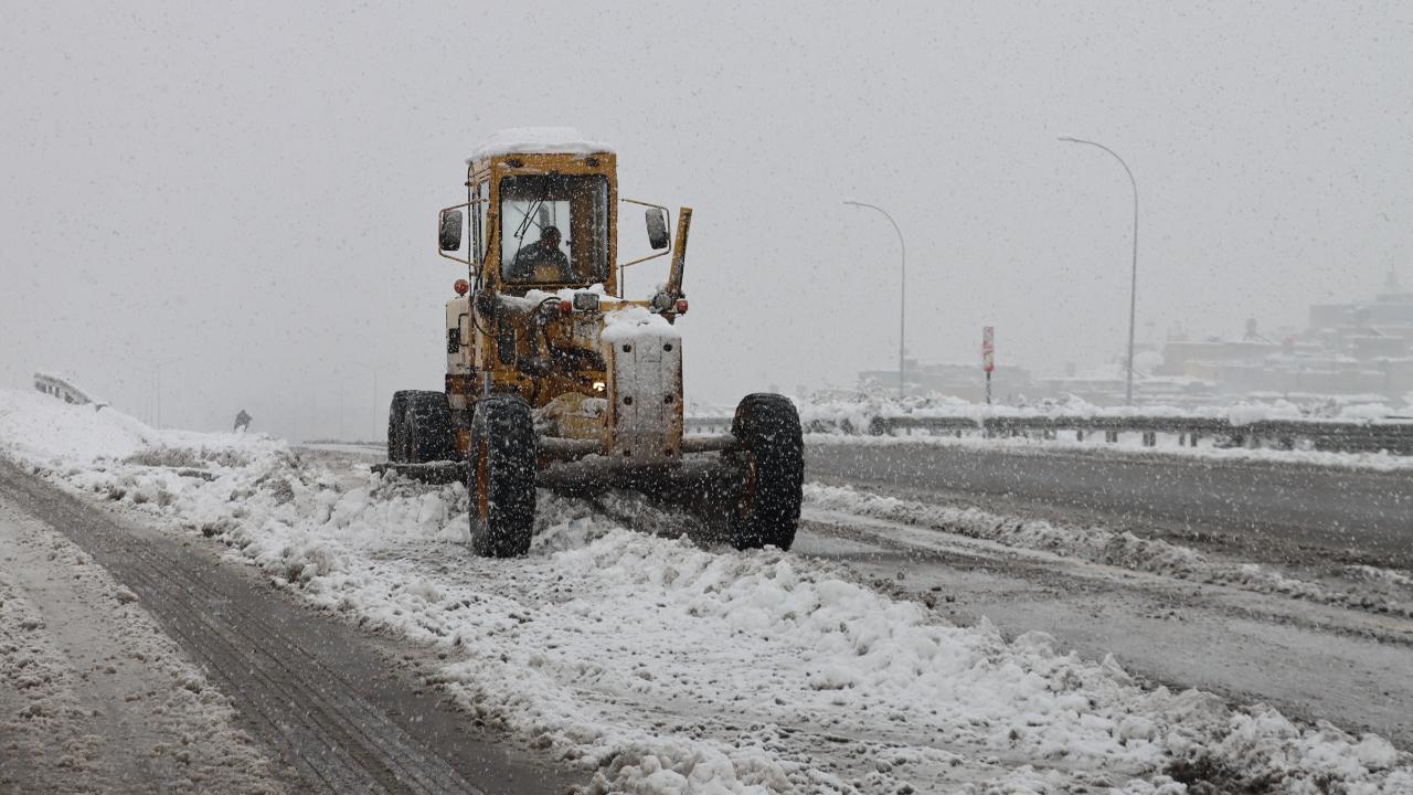Şanlıurfa'da bazı yollar tır ve kamyon geçişlerine kapatıldı