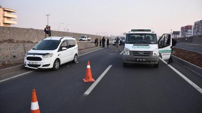 Şanlıurfa'da iki aracın çarptığı yaya hayatını kaybetti