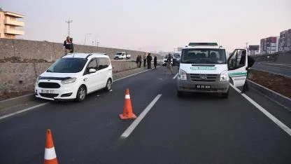 Şanlıurfa'da iki aracın çarptığı yaya hayatını kaybetti