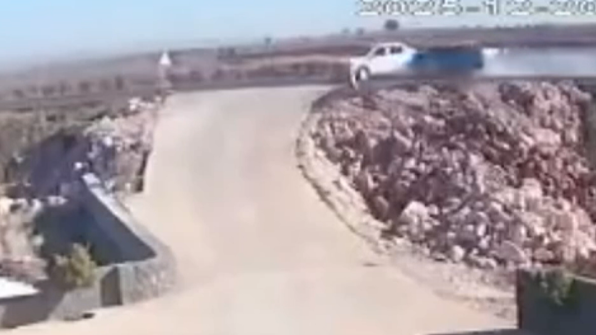 Şanlıurfa'da iki otomobil çarpıştı: Yaralılar var