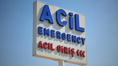 Şanlıurfa'da kar temizliği yaparken devrilen iş makinesinin sürücüsü yaralandı