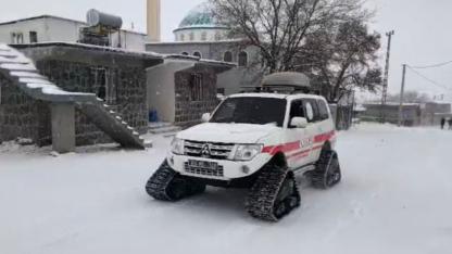 Şanlıurfa'da kar ve tipi nedeniyle 80 hastaya paletli ambulansla ulaşıldı