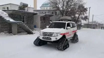 Şanlıurfa'da kar ve tipi nedeniyle 80 hastaya paletli ambulansla ulaşıldı