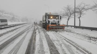 Şanlıurfa’da karla mücadele sürüyor