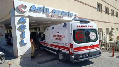 Şanlıurfa’da otomobil şarampole devrildi: 2 yaralı