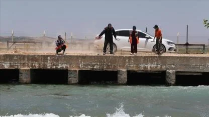 Şanlıurfa’da otomobil sulama kanalına uçtu: 3 kişi aranıyor