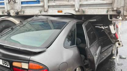 Şanlıurfa'da otomobille tırın çarpıştığı kazada 2 kişi yaralandı